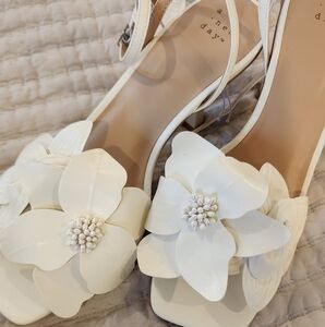 Size 9, New Day Elegant White Floral Heels